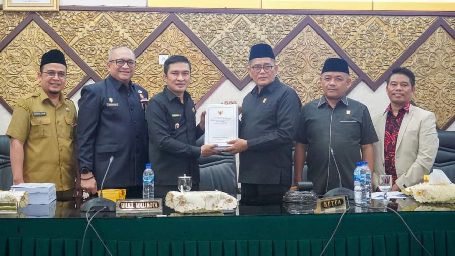 Rapat Paripurna DPRD Kota Padang, Wawako Ekos Albar Sampaikan Nota Keuangan Perubahan APBD TA 2023