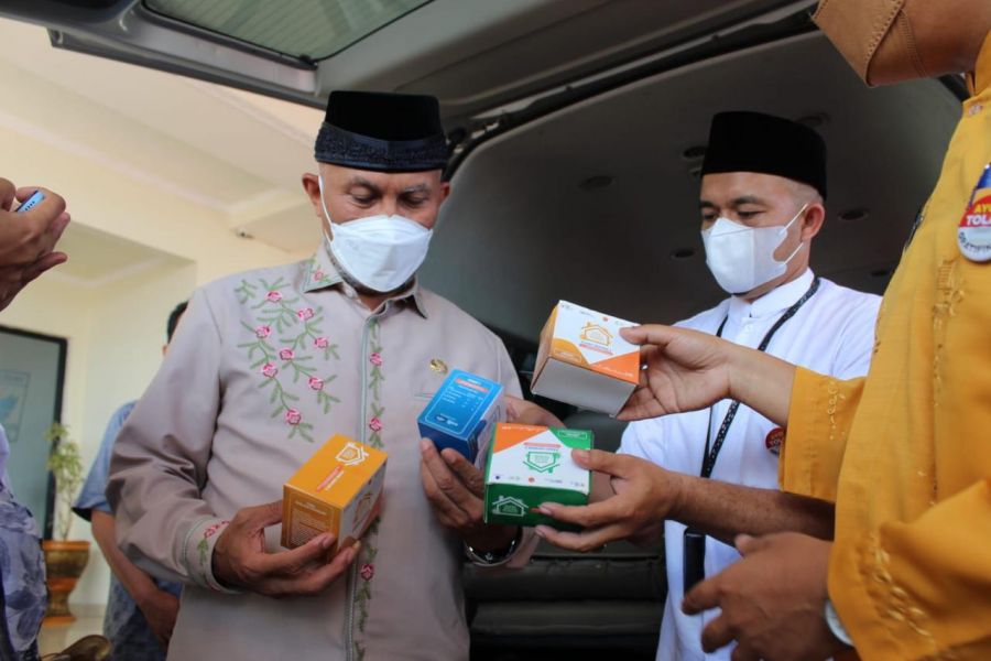 Ratusan Paket Bantuan Obat-obatan dari Presiden Joko Widodo Sampai di Padang