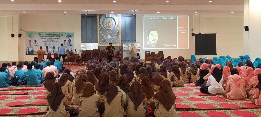 Ratusan Siswa SMK Bahas LGBT di Mesjid Raya Sumbar