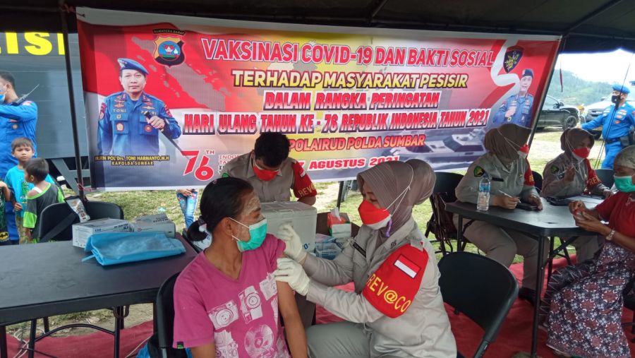 Ratusan Warga di Nagari Sungai Pinang terima Vaksinasi dari Polda Sumbar 