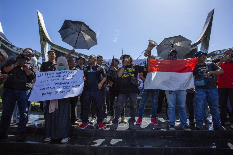 Ratusan Wartawan Geruduk Pemprov Sumbar, Pasca Pelarangan dan Pengusiran Peliputan Wawako Padang