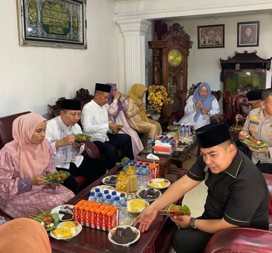 Rayakan Idul Fitri, Wakil Ketua DPRD Dharmasraya Gelar Open House untuk Masyarakat