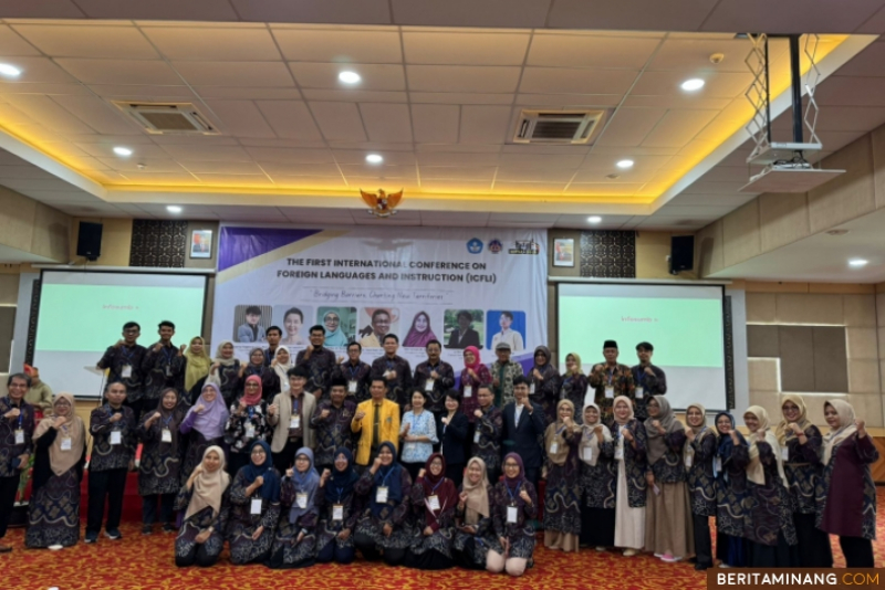 Rektor Buka Konferensi Internasional ICFLI-1 Departemen Bahasa Inggris FBS UNP