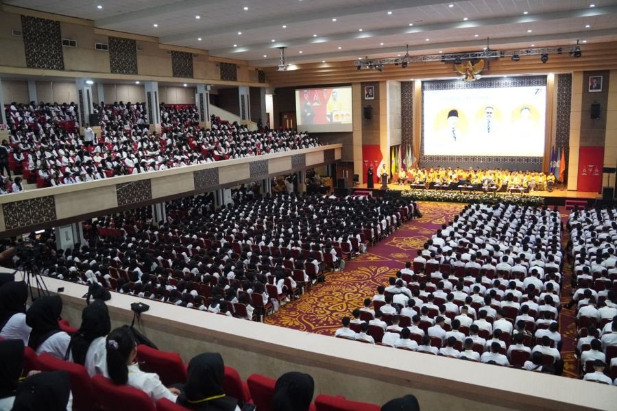 Rektor Resmi Buka PKKMB UNP 2026, Sambut 12.128 Mahasiswa Baru