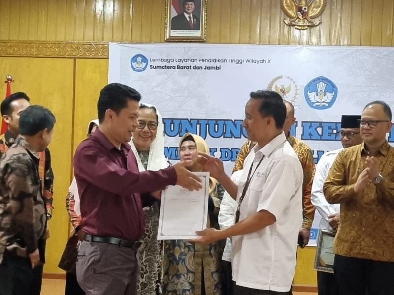 Rektor UNP Berdialog dengan Komisi X DPR RI Bahas Isu Strategis Pendidikan