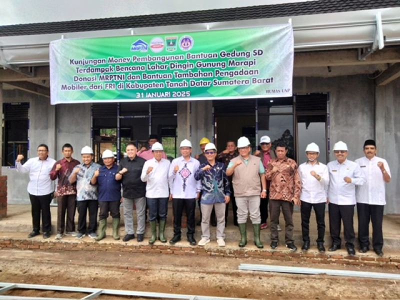 Rektor UNP bersama MRPTNI dan FRI Tinjau Pembangunan Sekolah Terdampak Bencana Lahar Dingin Marapi