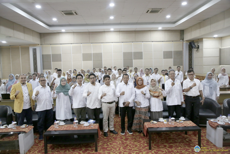 Rektor UNP Dorong Tenaga Pendidik Agar Terus Bersinergi, Berinovasi, Berkolaborasi dan Berkompetisi