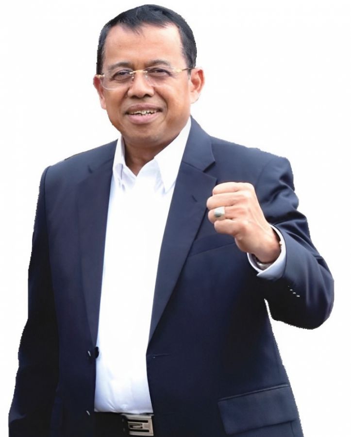 Rektor UNP Terima Piagam Perhargaan Tokoh Peduli Sejarah PDRI dari Masyarakat Nagari Situjuh Batua