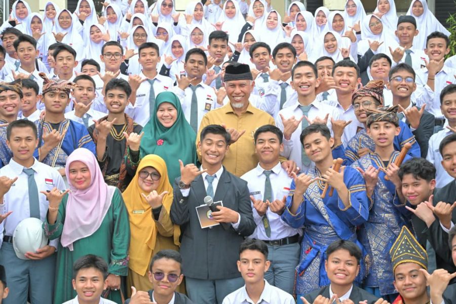 Relokasi Masjid SMA 1 Sumbar, Mahyeldi : Jadikan Sarana Membentuk Generasi Muda Sumbar yang Madani