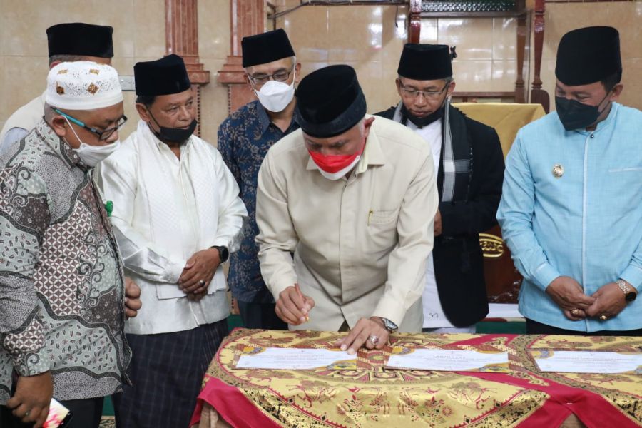 Resmikan 10 Sarana Baru, Gubernur Mahyeldi Apresiasi Manajemen Masjid Nurul Huda Silaing Bawah