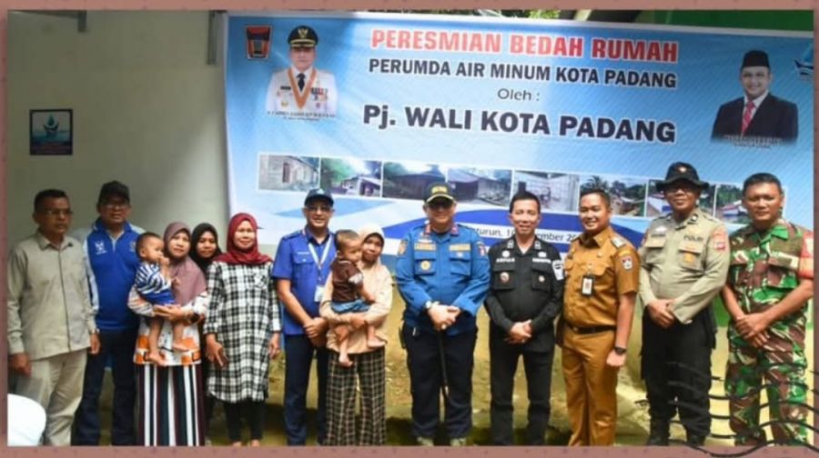Resmikan Bedah Rumah ke 12, Pj. Wako Puji Perumda Air Minum Kota Padang