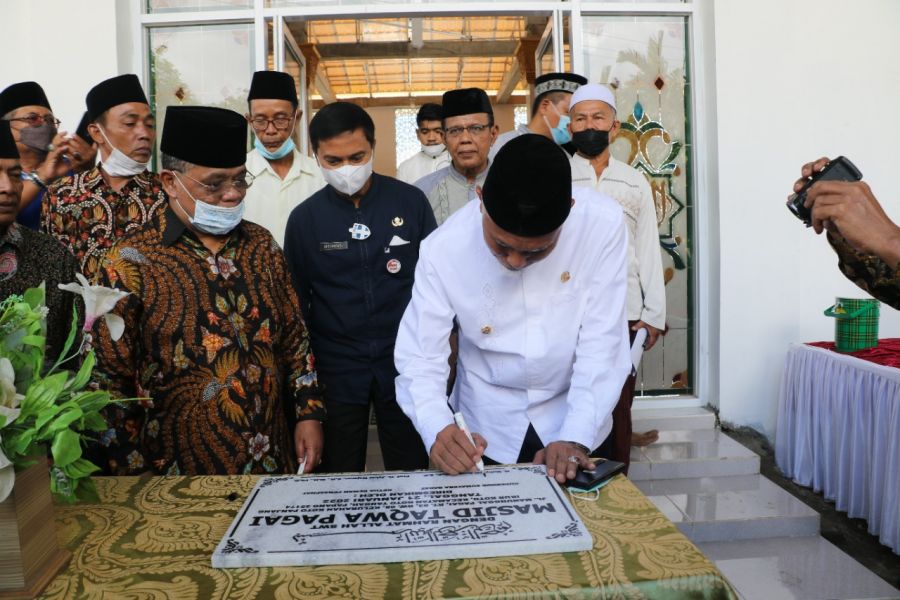 Resmikan Masjid Taqwa Pagai, Buya Mahyeldi : Jadikan Masjid Tempat Mempersatukan Ummat 