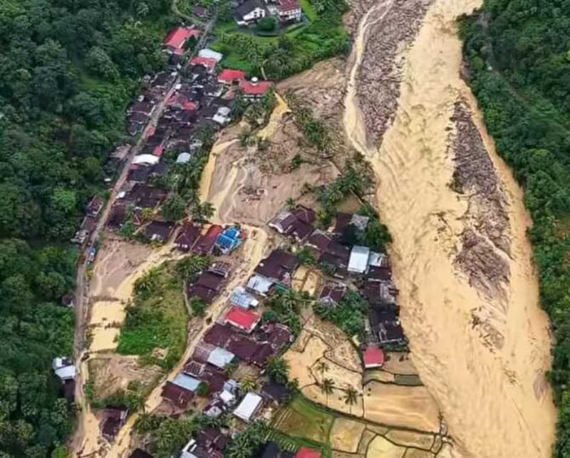 Retakan Besar Muncul di Bukit Cendawan: Warga Batu Busuk Diminta Segera Jauhi Lereng
