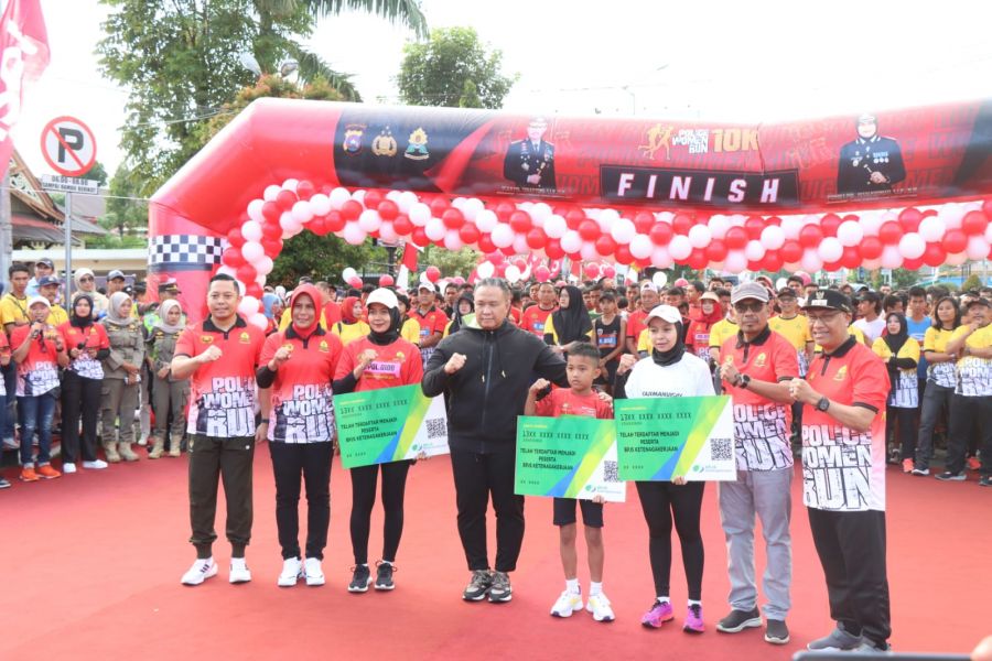 Ribuan Orang ikuti POLICE WOMEN RUN 10 K di Bukittinggi 