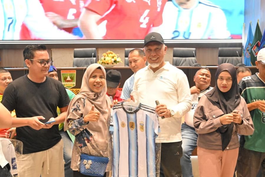 Ribuan Warga Padati Nobar Piala Dunia di Kantor Gubernur, Mahyeldi Pastikan Berlanjut hingga Final