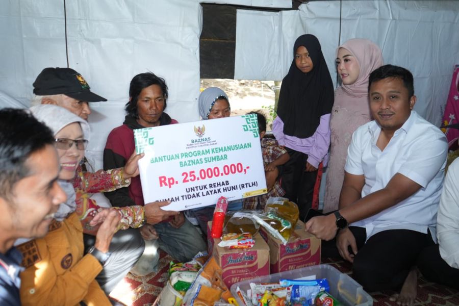 Rumah Nyaris Roboh, Keluarga Dasiman Terima Bantuan Rp25 Juta dari Wagub Sumbar