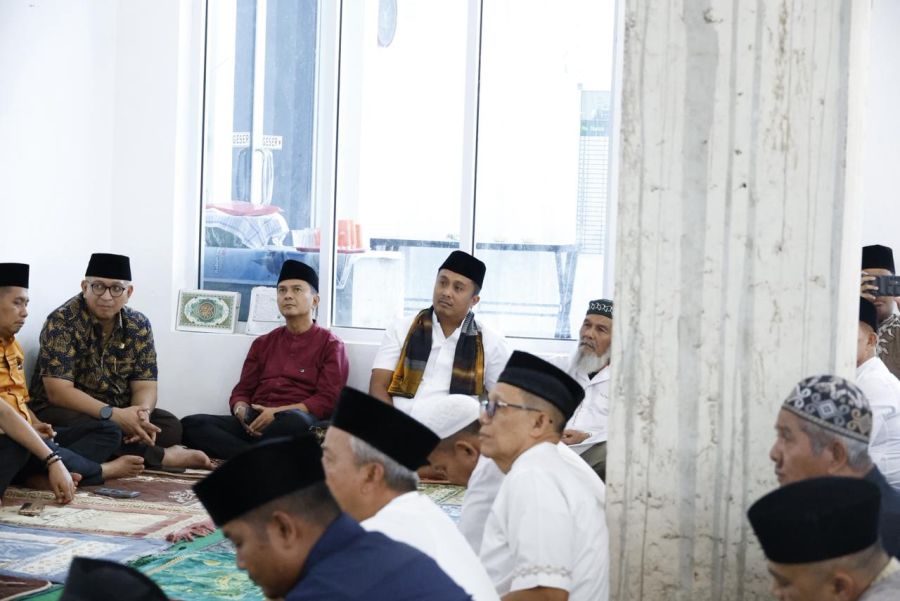 Safari Ramadan di Air Dingin, Wagub Vasko Serahkan Bantuan untuk Masjid Nurul Yaqin