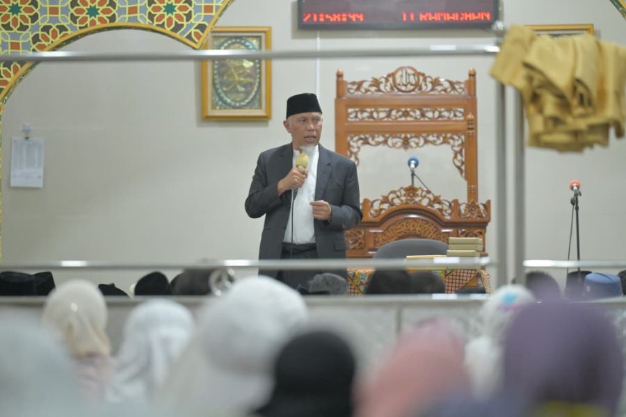 Safari Ramadan di Masjid Nurul Huda Panganak, Gubernur Ajak Masyarakat Siapkan Generasi Beriman