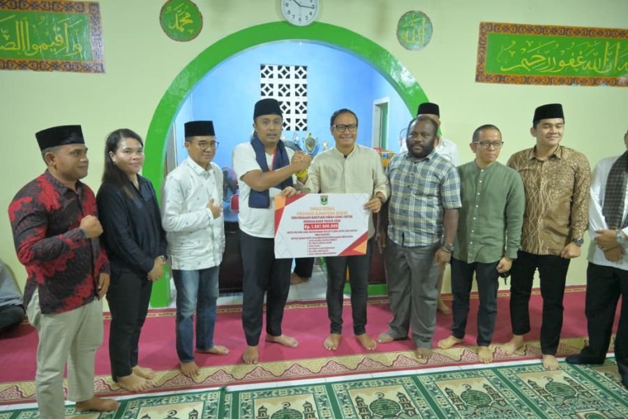 Safari Ramadan di Mentawai, Wagub Sumbar Serahkan Bantuan dan Tekankan Percepatan Pembanguna