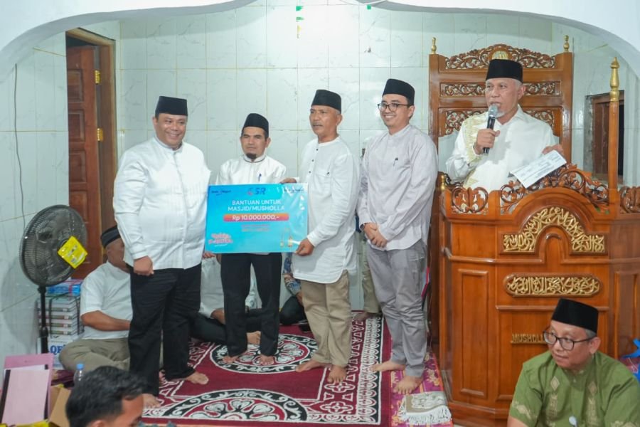 Safari Ramadan di Solok, Gubernur Mahyeldi Serahkan Bantuan Ratusan Juta