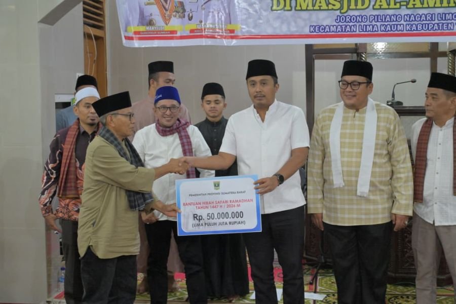 Safari Ramadan di Tanah Datar, Wagub Vasko Serahkan Bantuan Pembangunan untuk Masjid Al-Amin Piliang