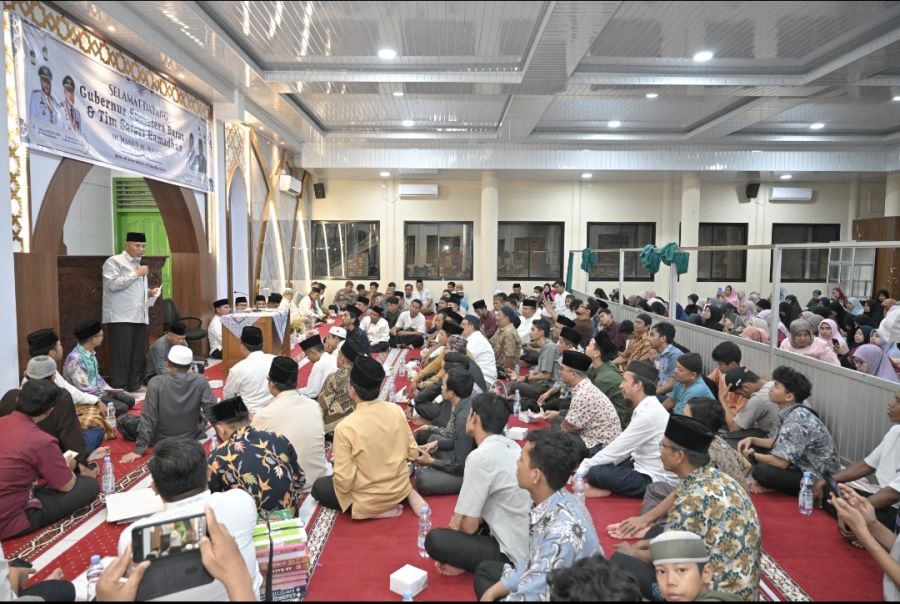 Safari Ramadhan Ke Masjid Al-Madaniy, Gubernur Sumbar Salurkan Bantuan Rp 91 Juta