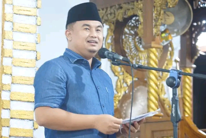 Sambangi Masjid Syuhada Kurnia Koto Salak,Sutan Riska Berbagi Informasi Pembangunan