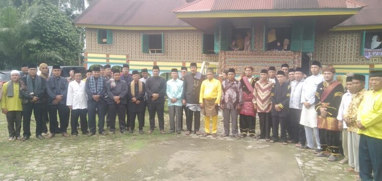 Sambut Ramadhan, Masyarakat Sungai Dareh Adakan Acara Pulang ke Rumah Besar Kerajaan Tiang Panjang