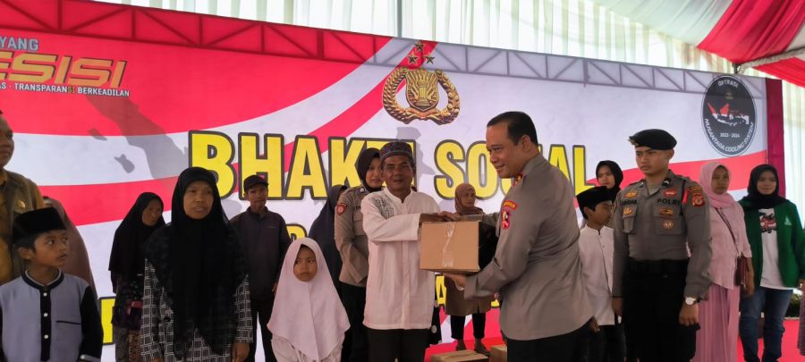 Sambutan Bahagia Warga Tasikmalaya Terima Paket Sembako dari Ops NCS Guna Wujudkan Pemilu Damai