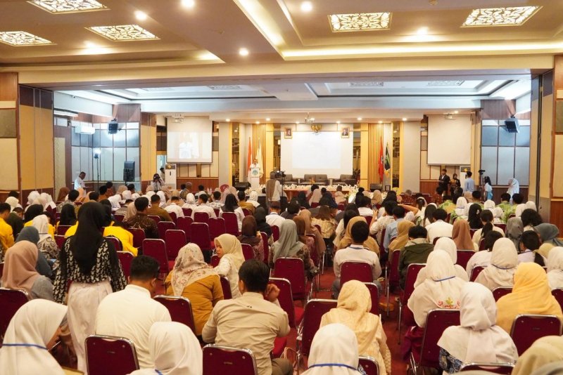 SANTIKA SYNTHESIS 2026 di UNP, Pelajar dan Mahasiswa dari 17 Provinsi Adu Gagasan Ilmu Sosial