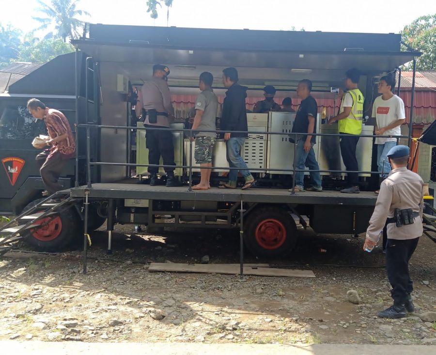 Satbrimob Polda Sumbar Hadirkan Mobil Dapur dan Mobil Air untuk Dikonsumsi 