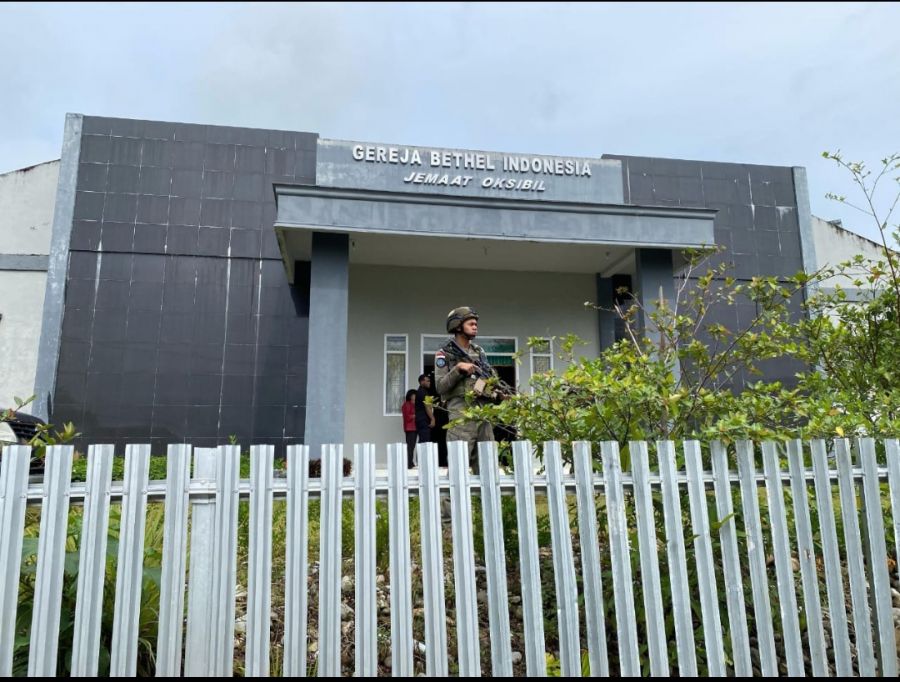 Satgas Ops Damai Cartenz-2025 Amankan Ibadah Minggu di Gereja Bethel Indonesia, Oksibil