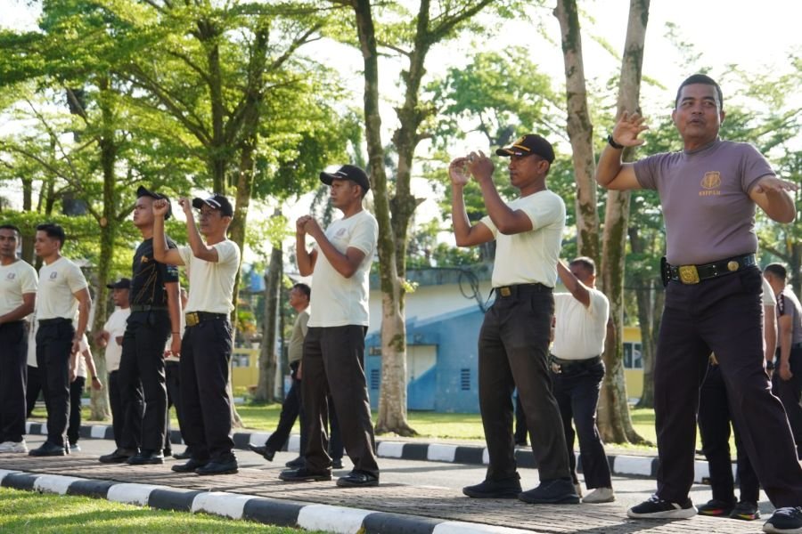 Satpam UNP Tunjukkan Komitmen Hidup Sehat Melalui Program UNP Bugar