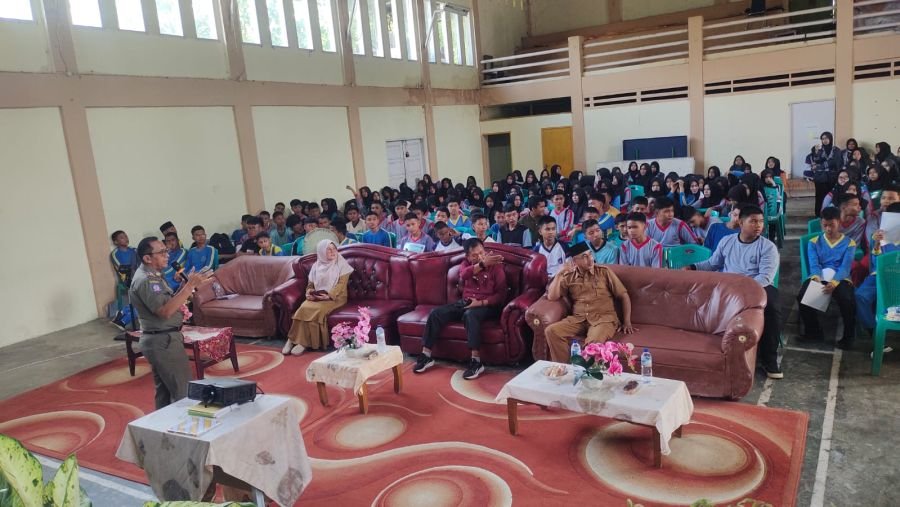 Satpol PP Sawahlunto Sosialisasikan Trantibum kepada Siswa SMAN 2 Talawi di Masa MPLS 2026