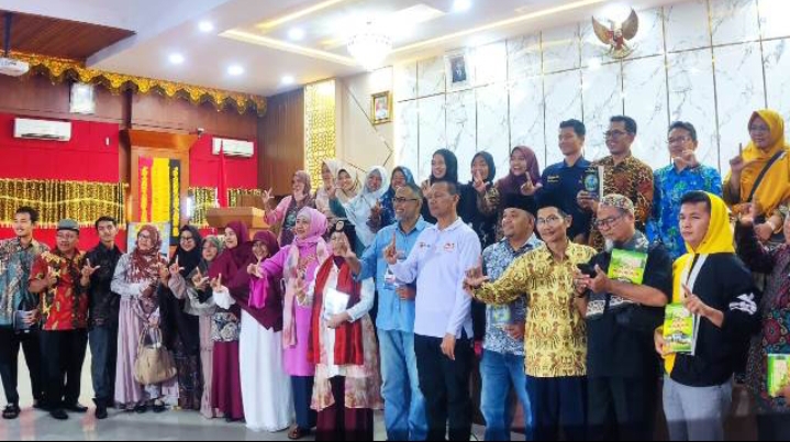 SatuPena Sumbar Bedah Buku 'Tragedi Kanso Trauma Etnisitas Cina di Pariaman 1945'