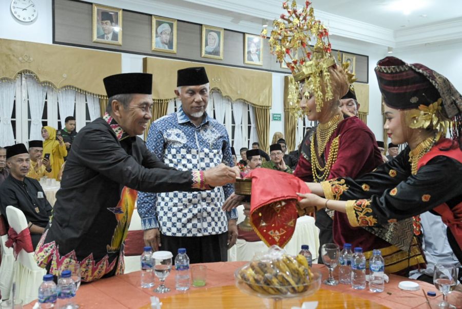 Sebagai Tanda Penghormatan Terhadap Tamu, Mahyeldi Gelar Jamuan Makan Malam Dengan Gubernur Riau