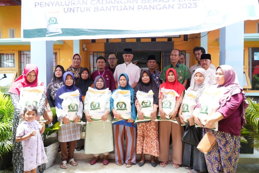 Sebanyak 330 Ribu Warga Sumbar Mulai Terima Bantuan Pangan Nasional