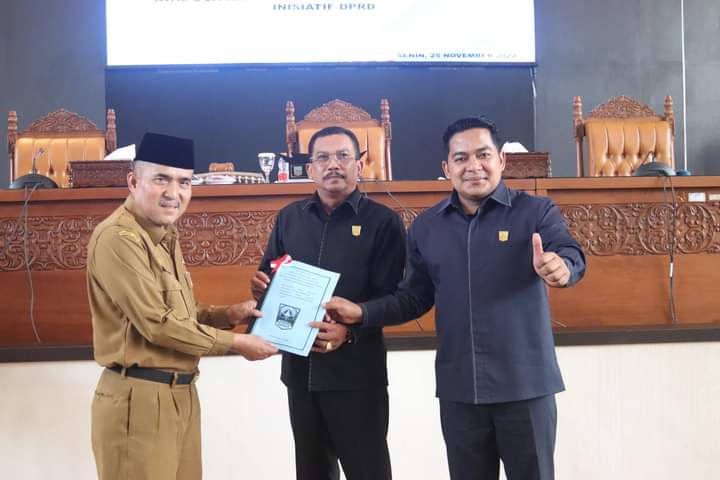Sekda Dharmasraya Hadiri Rapat Paripurna Bahas Ranperda Insiatif DPRD