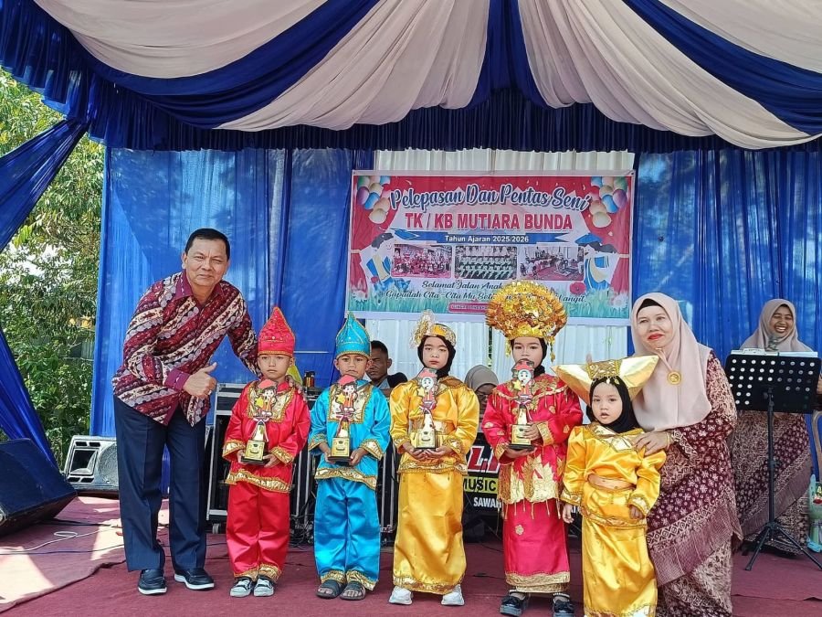 Sekda Pasaman Hadiri Pelepasan dan Pentas Seni TK/KB Mutiara Bunda