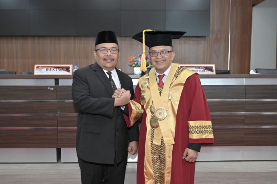Sekda Sumbar Hansastri Hadiri Pengukuhan Enam Guru Besar Baru UIN Imam Bonjol Padang