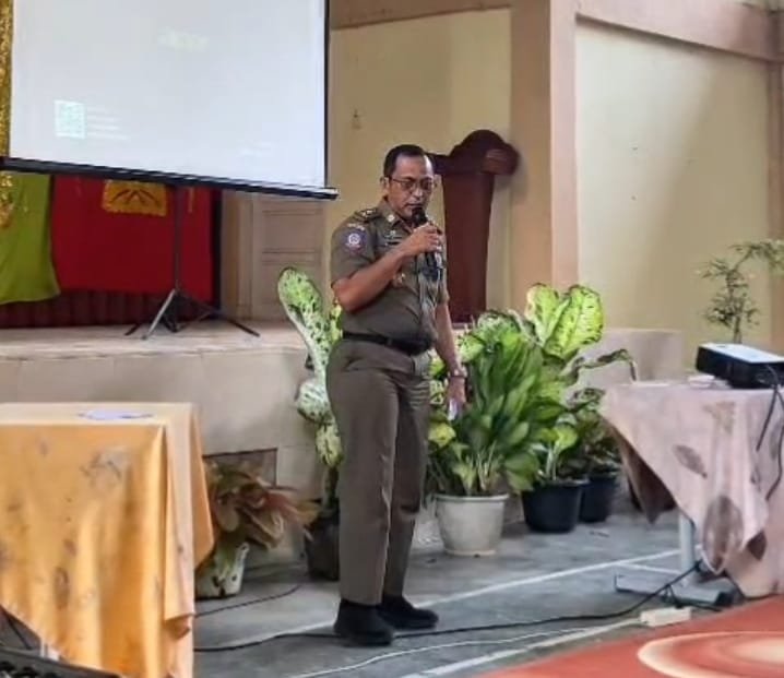 Sekretaris Satpol PP dan Damkar Sawahlunto Tanamkan Kesadaran Trantibum kepada Siswa Baru SMKN 2