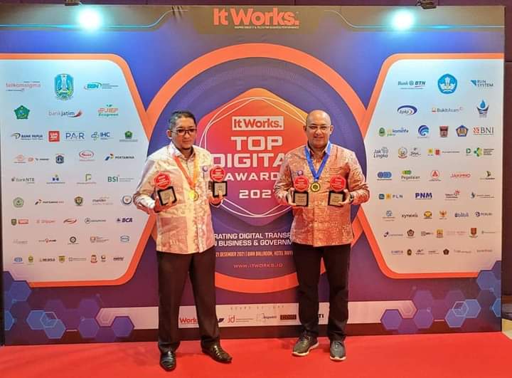 Selamat! Wako Hendri Septa dan Perumda AM Kota Padang Raih Penghargaan Top Digital Awards 2021