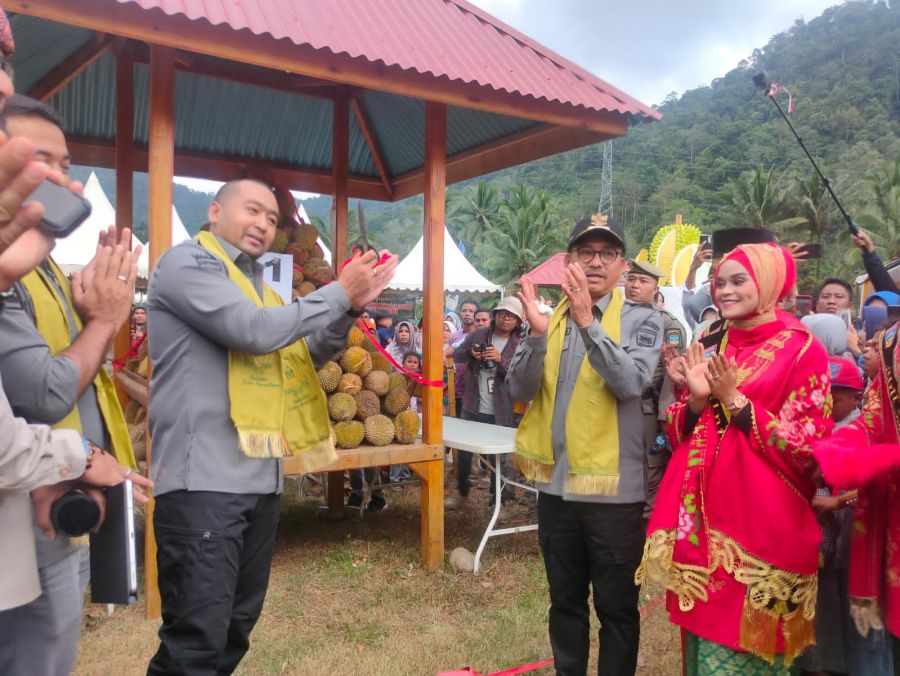Semarak Festival Kampung Durian Solok Selatan, Wagub Audy Gandakan Hadiah Lomba Cita Rasa Durian