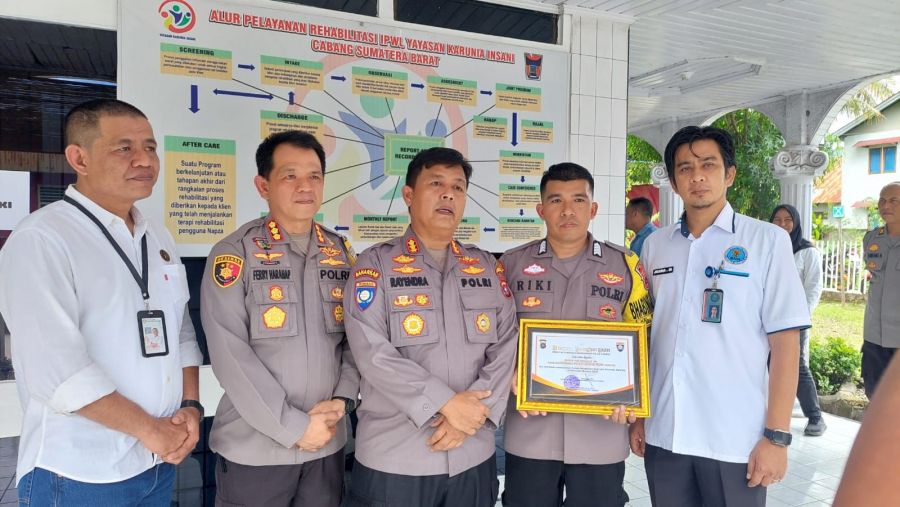 Sembuhkan Pecandu Narkoba Dirbinmas Polda Sumbar Beri Penghargaan ke Bhabinkamtibmas Riki Novialdi