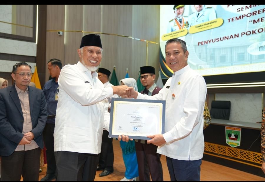 Serahkan 16 Sertifikat WBTBI, Mahyeldi: Budaya Harus Dijaga dan Dipraktikkan