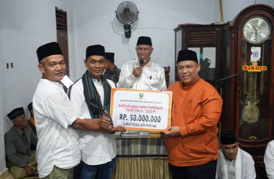 Serahkan Bantuan Masjid, Gubernur Mahyeldi Ingatkan Orang Tua Tidak Meninggalkan Generasi yang Lemah