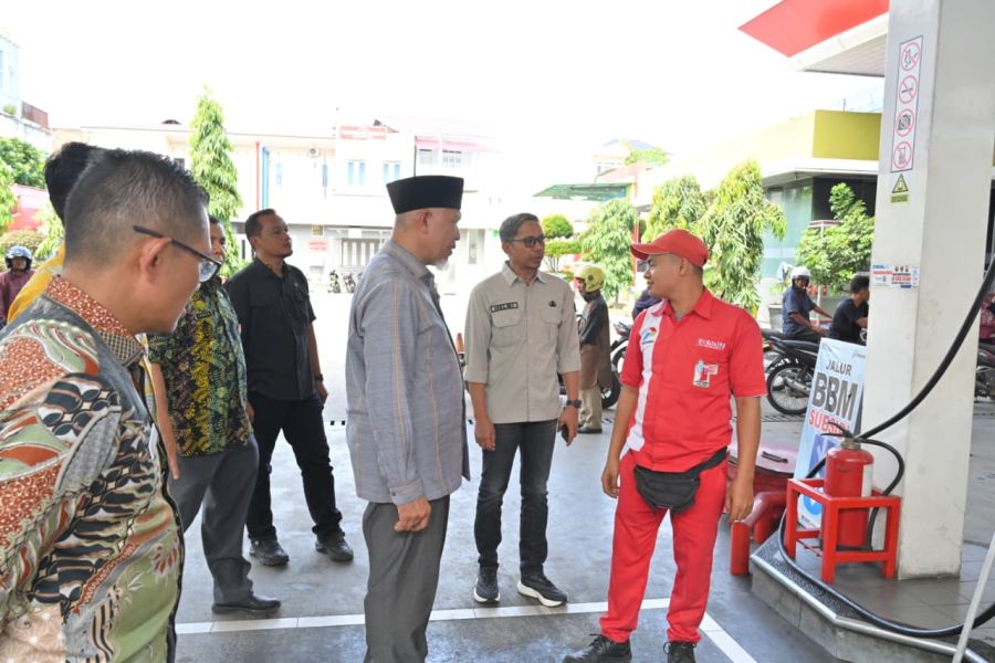 Sidak SPBU, Gubernur Mahyeldi Minta Pengawasan Distribusi BBM Subsidi Diperketat