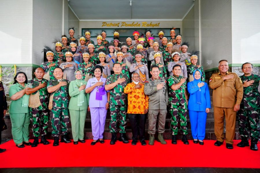 Silaturahmi Bareng Masyarakat Papua Barat, Kapolri: TNI-Polri Solid dan Siap Kawal Program Pemerinta