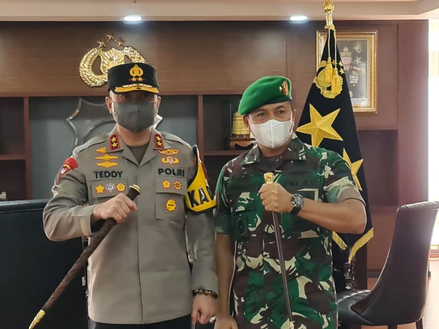 Silaturahmi Jalin Sinergitas, Kapolda Sambut Kedatangan Danrem 032/Wbr yang Baru di Polda Sumbar 