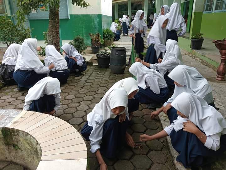 SMPN 6 Sawahlunto Gelar Aksi Selasa Bersih (SELASIH)